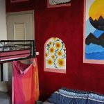 Le mur d&rsquo;une des chambres de la Margelle